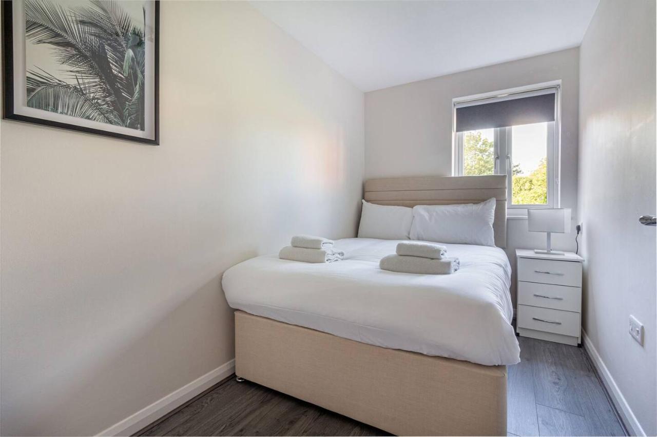 Lovely 2Bed Apt In Redditch, Free Wi-Fi & Parking Zewnętrze zdjęcie