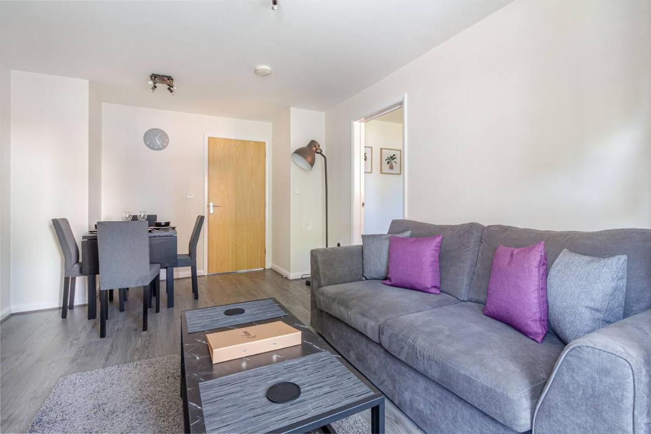 Lovely 2Bed Apt In Redditch, Free Wi-Fi & Parking Zewnętrze zdjęcie
